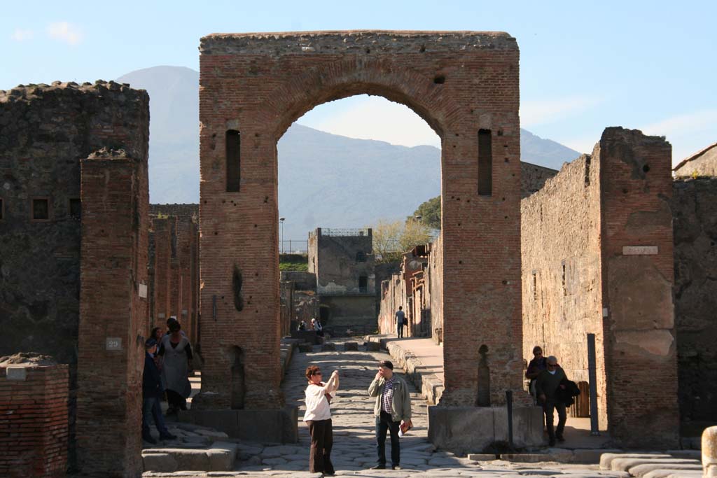 Arch of Caligula. April 2013. South side, looking north to Tower XI, the Tower of Mercurio, and Vesuvius.
Photo courtesy of Klaus Heese.


