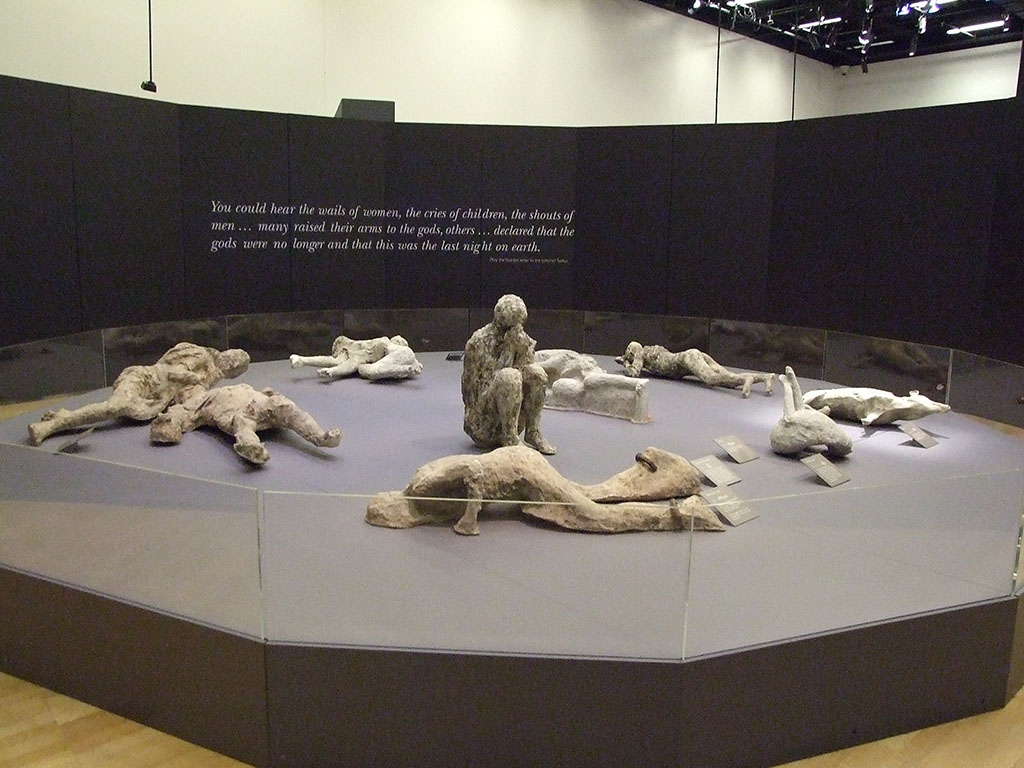 I.22.1 Pompeii, victim 71, a woman reaching out to a man, victim 72, on left side of the group of casts. 
Photographed at “A Day in Pompeii” exhibition at Melbourne Museum. September 2009.
