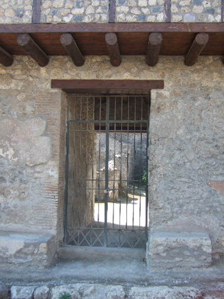I.10.18 Pompeii. September 2005. Entrance doorway. According to Della Corte, found on the left side of the doorway was an electoral recommendation  Aufidius Primus (rogat)   [CIL IV 7375]
Found on the right side of the doorway were 
(Aufidius) Ampliatus rog(at)  [CIL IV 7377] and
[Prim]us cliens (cupidus?) rogat    [CIL IV 7378]
See Della Corte, M., 1965.  Case ed Abitanti di Pompei. Napoli: Fausto Fiorentino. (p.304)
According to Epigraphik-Datenbank Clauss/Slaby (See www.manfredclauss.de), these read as 
[Veiento]nem 
Aufidius 
Primus        [CIL IV 7375]
M(arcum)  Cerrinium 
Vatiam  aed(ilem)  o(ro)  v(os)  f(aciatis) 
Ampliatus  rog(at)      [CIL IV 7377]
Ceium 
aed(ilem)  [3]us cliens 
[3] rogat       [CIL IV 7378]


