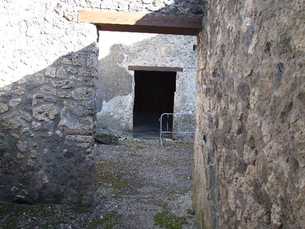 I.11.17 Pompeii. December 2006. Entrance room, looking into atrium and across to triclinium.  