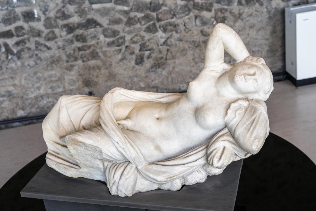 II.2.2 Pompeii. January 2023. 
Room “l”, (L), garden. Marble statue of sleeping Hermaphrodite found near the wall at the south end of the garden. 
On display in exhibition held in Palaestra.  Photo courtesy of Johannes Eber.

