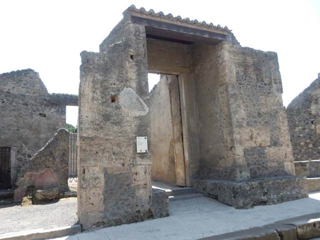 II.2.2 Pompeii. May 2016. Entrance doorway on south side of Via dellAbbondanza.
Photo courtesy of Buzz Ferebee.
