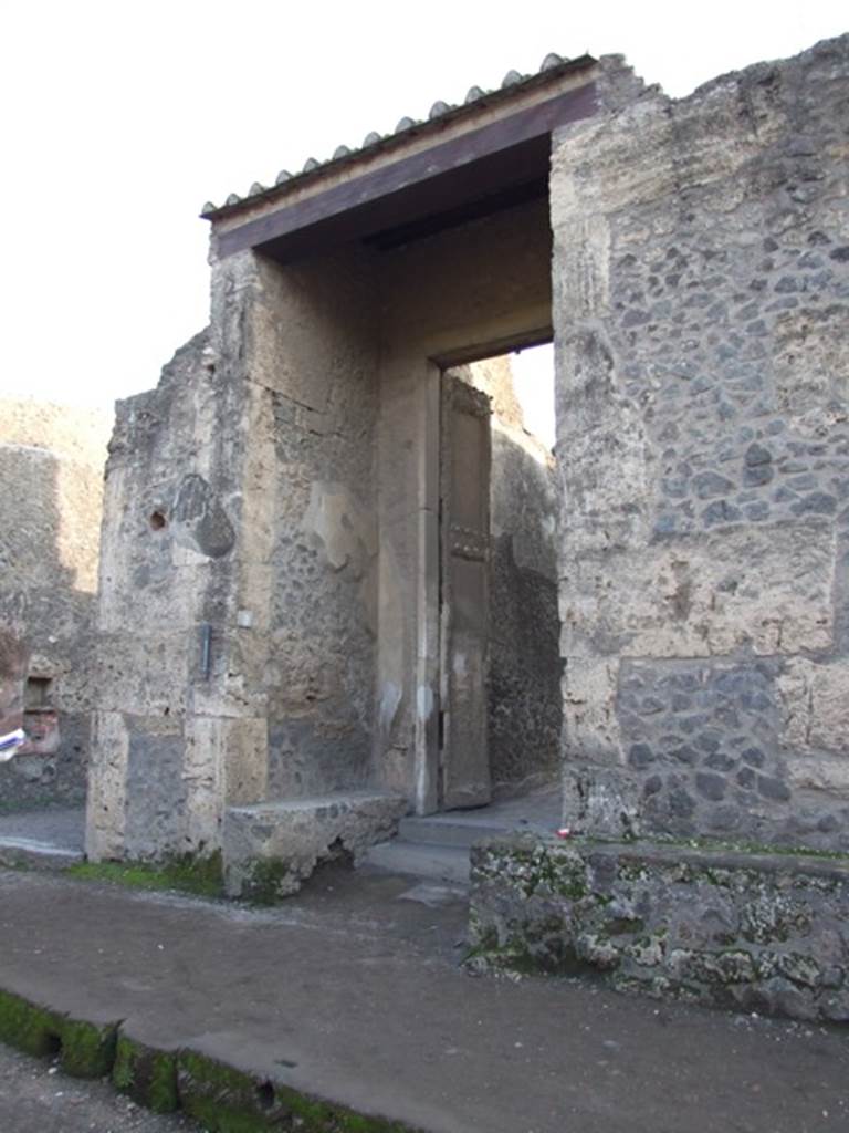 II.2.2 Pompeii. December 2007.  Entrance on Via dell Abbondanza.