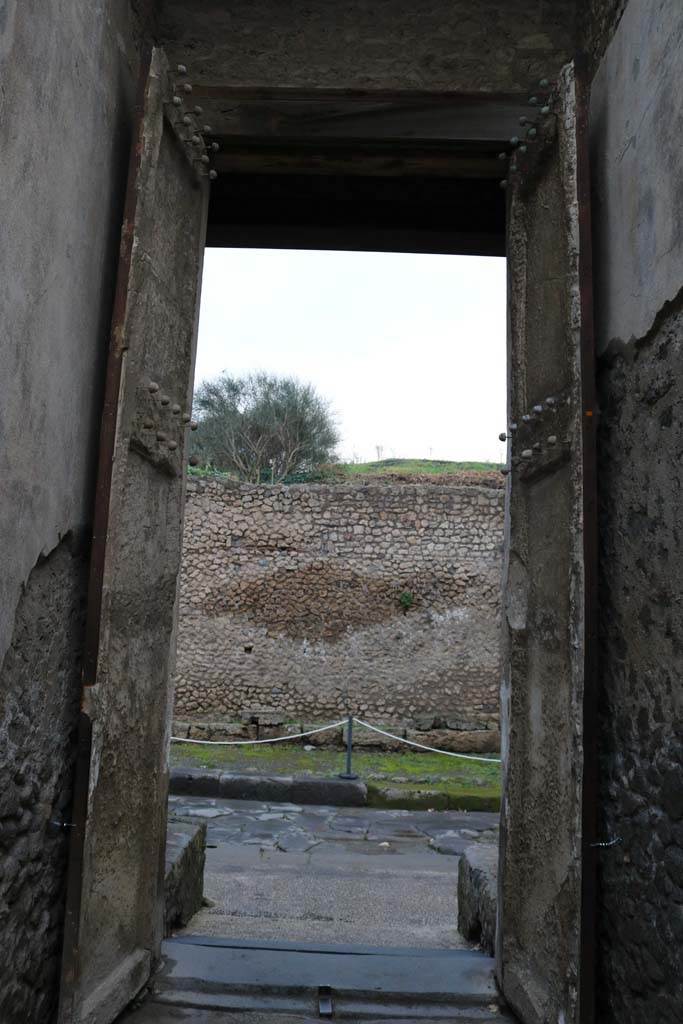 II.2.2 Pompeii. December 2018. 
Looking north towards rear of doors leading onto Via dellAbbondanza. Photo courtesy of Aude Durand. 
