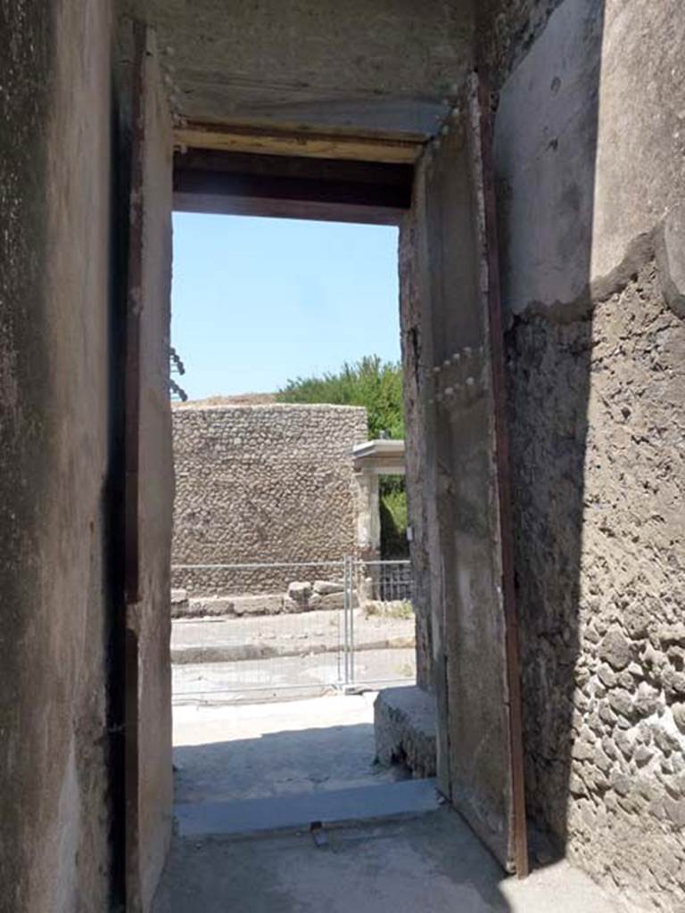 II.2.2 Pompeii. June 2012. 
Looking north along entrance corridor 1 towards rear of doors leading onto Via dellAbbondanza. 
Photo courtesy of Michael Binns.
