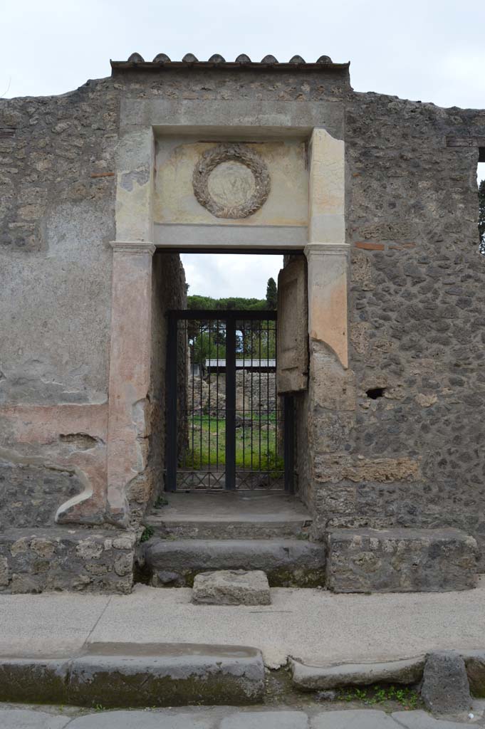 II.2.4 Pompeii. October 2017. Looking south towards entrance doorway.
Foto Taylor Lauritsen, ERC Grant 681269 DCOR.
