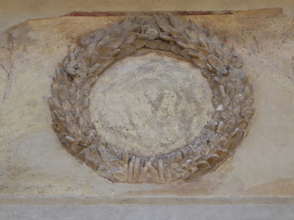 II.2.4 Pompeii. September 2017. Detail of emblem decoration above entrance doorway.
Foto Annette Haug, ERC Grant 681269 DCOR.

