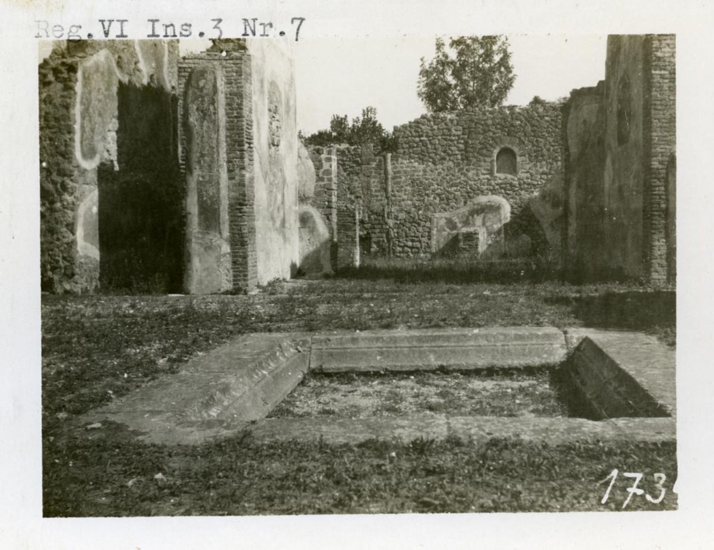 VI.3.7 Pompeii. Pre-1937-39. Looking east across impluvium in atrium towards tablinum and garden area.
Photo courtesy of American Academy in Rome, Photographic Archive. Warsher collection no. 1734.
