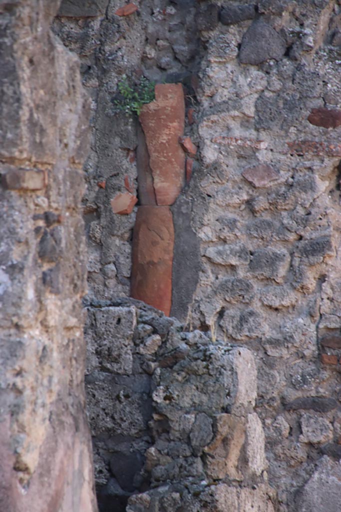 VI.7.16 Pompeii. October 2022. 
Downpipe in west wall of room in south-west corner. Photo courtesy of Klaus Heese.

