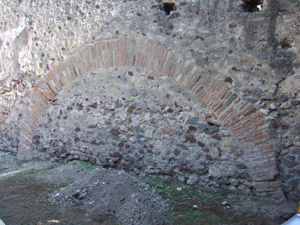 VI.13.16 Pompeii. September 2005. South wall of garden area.