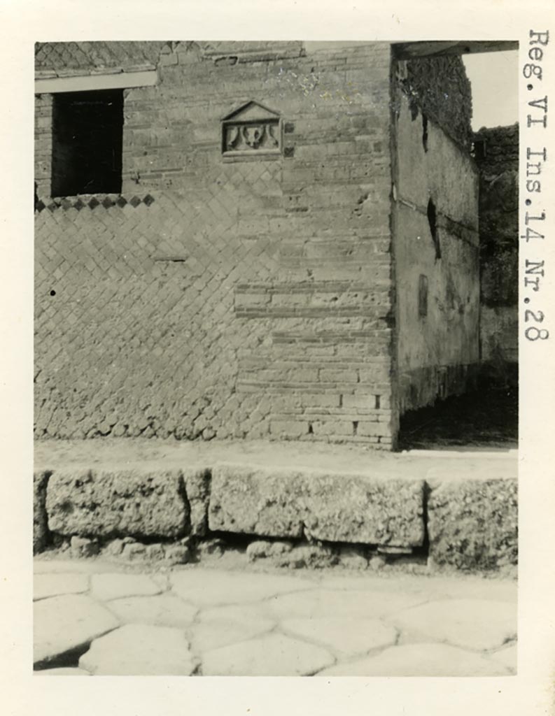 VI.14.28 Pompeii. Pre-1937-39. Looking towards south wall, on right, shown with front facade.
Photo courtesy of American Academy in Rome, Photographic Archive. Warsher collection no. 1791a.
