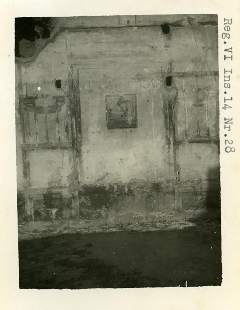 VI.14.28 Pompeii. Pre-1937-39. Looking towards north wall with central painting of Venus fishing.
Photo courtesy of American Academy in Rome, Photographic Archive. Warsher collection no. 675.
