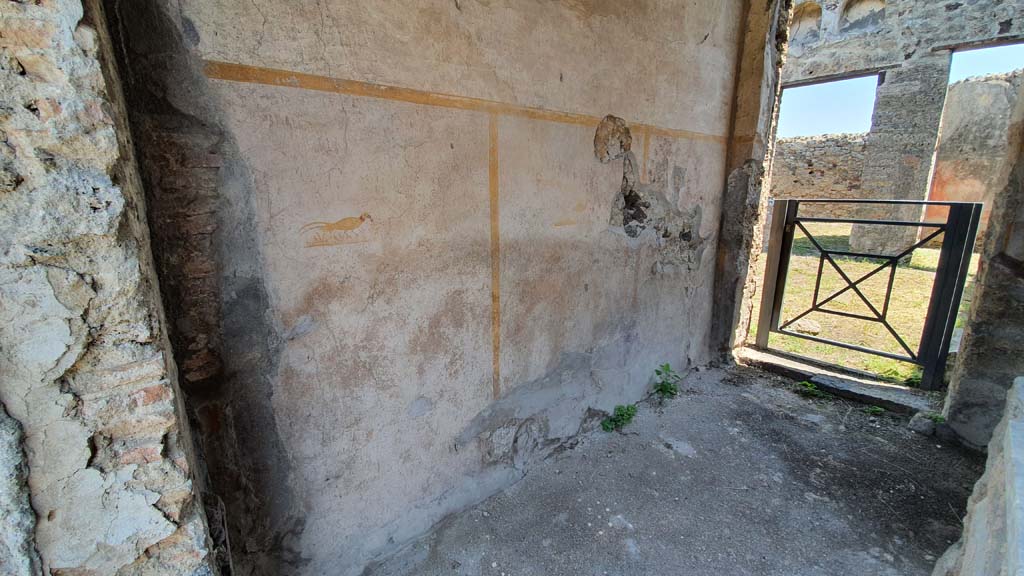VI.16.33 Pompeii. July 2021. Looking east along north wall of bar-room.
Foto Annette Haug, ERC Grant 681269 DCOR.
