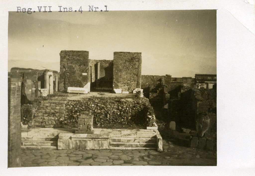 VII.4.1 Pompeii. Pre-1937-39. Looking east from Via del Foro.
Photo courtesy of American Academy in Rome, Photographic Archive. Warsher collection no. 166.
