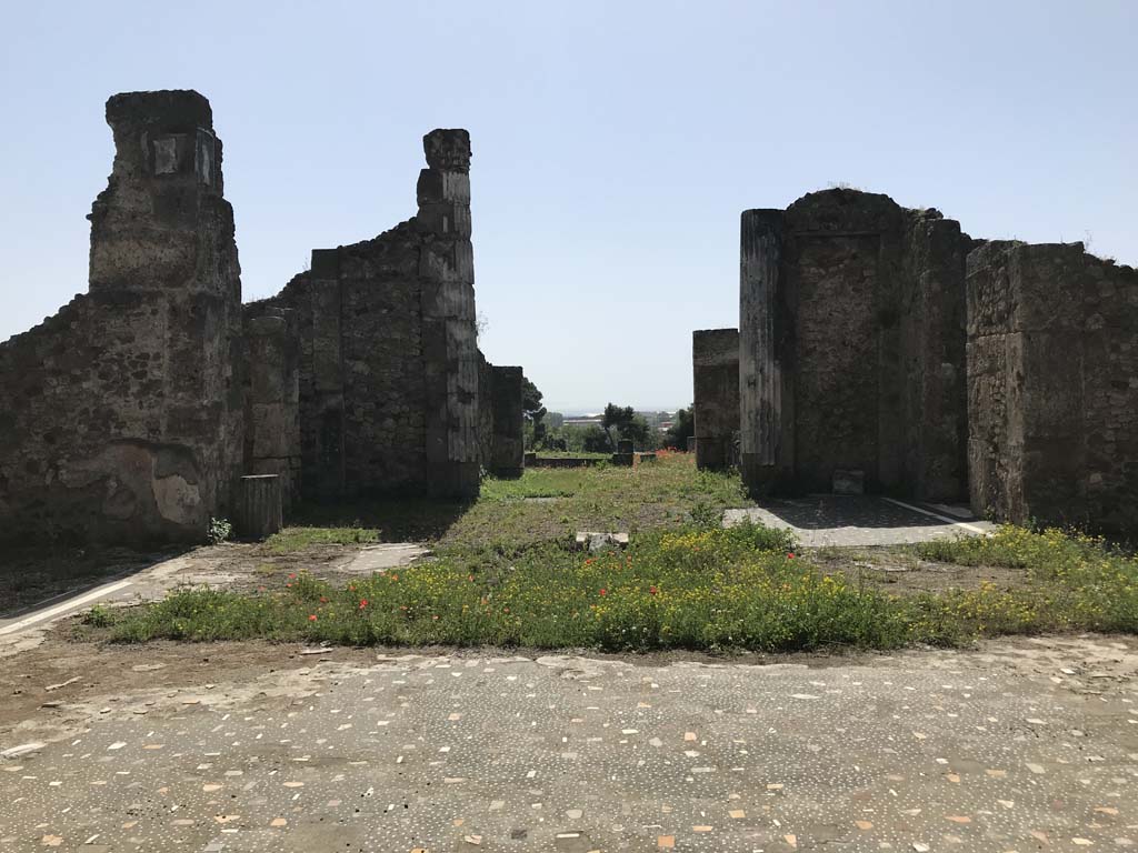 VII.16.13 Pompeii. April 2019. Looking west across atrium 2, towards tablinum 9.
Photo courtesy of Rick Bauer. 

