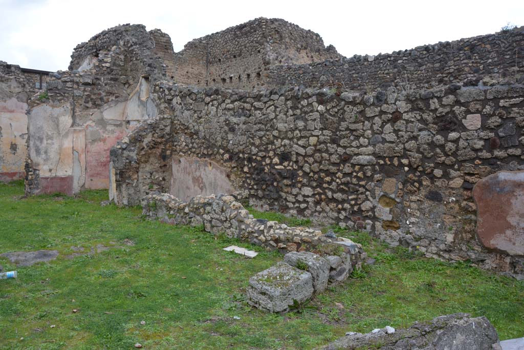 IX.5.18 Pompeii. March 2018. 
Room “k”, looking north-east across atrium “b” towards remaining walls. 
Foto Annette Haug, ERC Grant 681269 DÉCOR.
