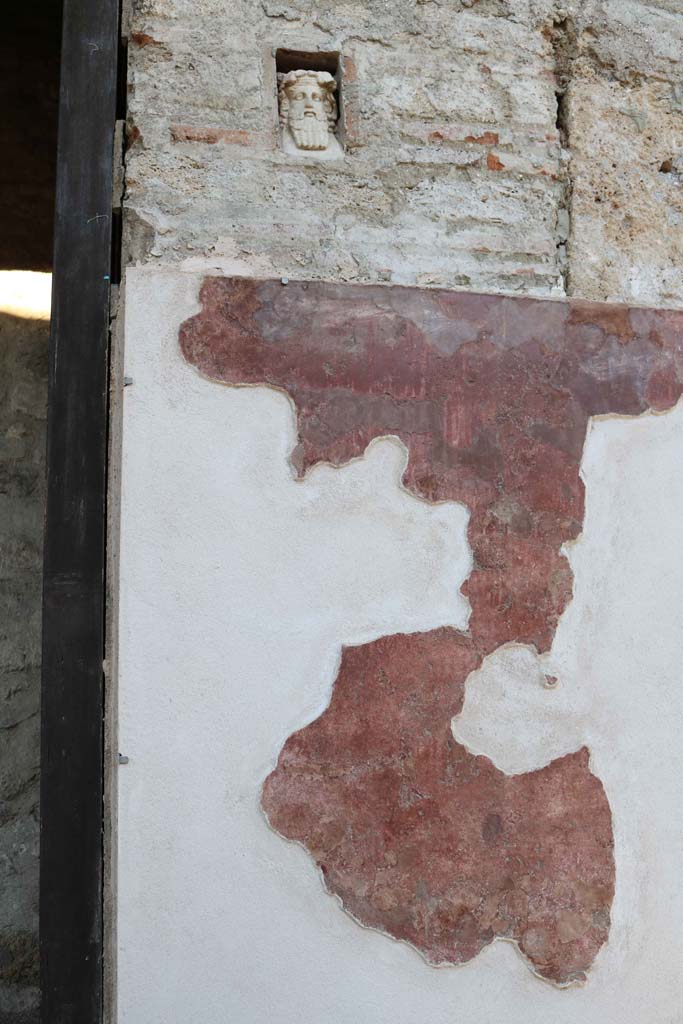 IX.7.1 Pompeii. March 2019. Bust of Dionysus in niche.
Foto Annette Haug, ERC Grant 681269 DÉCOR
