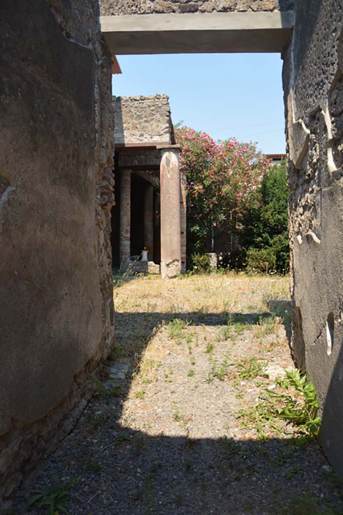 IX.7.20 Pompeii. July 2017. Looking east along entrance corridor towards atrium.
Foto Annette Haug, ERC Grant 681269 DÉCOR.
