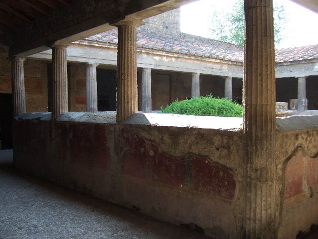 Villa of Mysteries, Pompeii. May 2006. South wall, or pluteus, of peristyle B. Looking north-west.