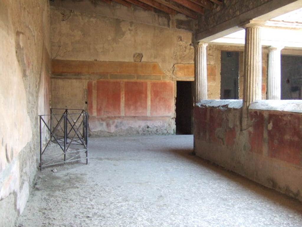 Villa of Mysteries, Pompeii. May 2006. Peristyle B. Looking west.