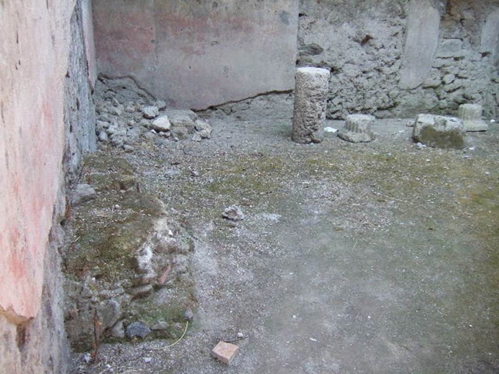 Villa of Mysteries, Pompeii. May 2006. Room 33, north-east corner.

