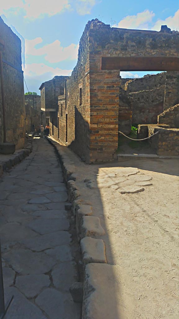 Vicolo del Lupanare, Pompeii. 2017/2018/2019. 
Looking south from junction with Via degli Augustali. Photo courtesy of Giuseppe Ciaramella.
