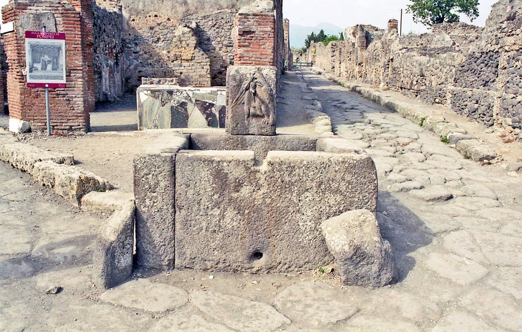 Fountain outside VI.3.20, Pompeii. October 2001. 
Looking north at junction of Via Consolare, on left, and Vicolo di Modesto, on right. Photo courtesy of Peter Woods.
