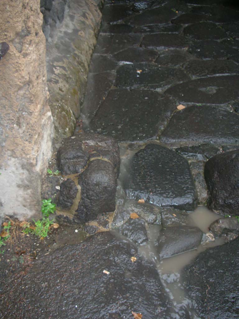 Porta Marina, Pompeii. May 2011. 
Detail of lava blocks on north side of wider tunnel of gate. Photo courtesy of Ivo van der Graaff.

