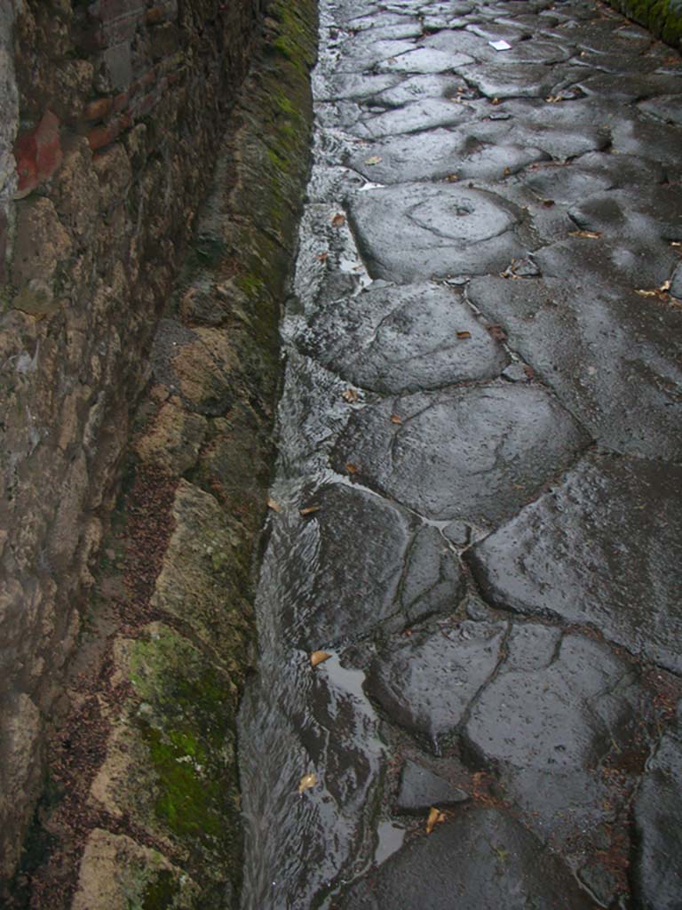 Porta Marina, Pompeii. May 2011. 
Detail of lava blocks on north side of wider tunnel of gate. Photo courtesy of Ivo van der Graaff.

