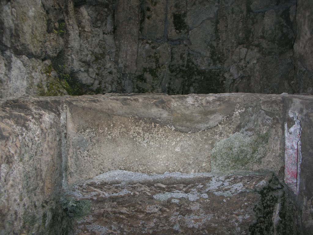 Porta Marina, Pompeii. May 2011. Detail of upper niche. Photo courtesy of Ivo van der Graaff.