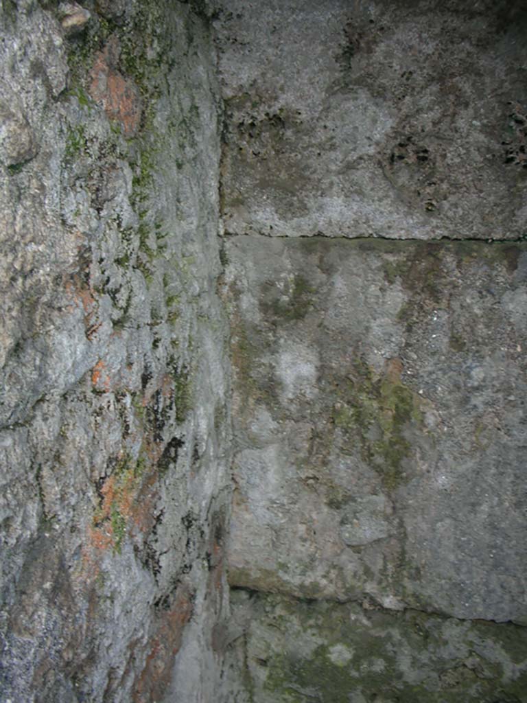 Porta Marina, Pompeii. May 2011. Detail of rear north-west corner of niche. Photo courtesy of Ivo van der Graaff.

