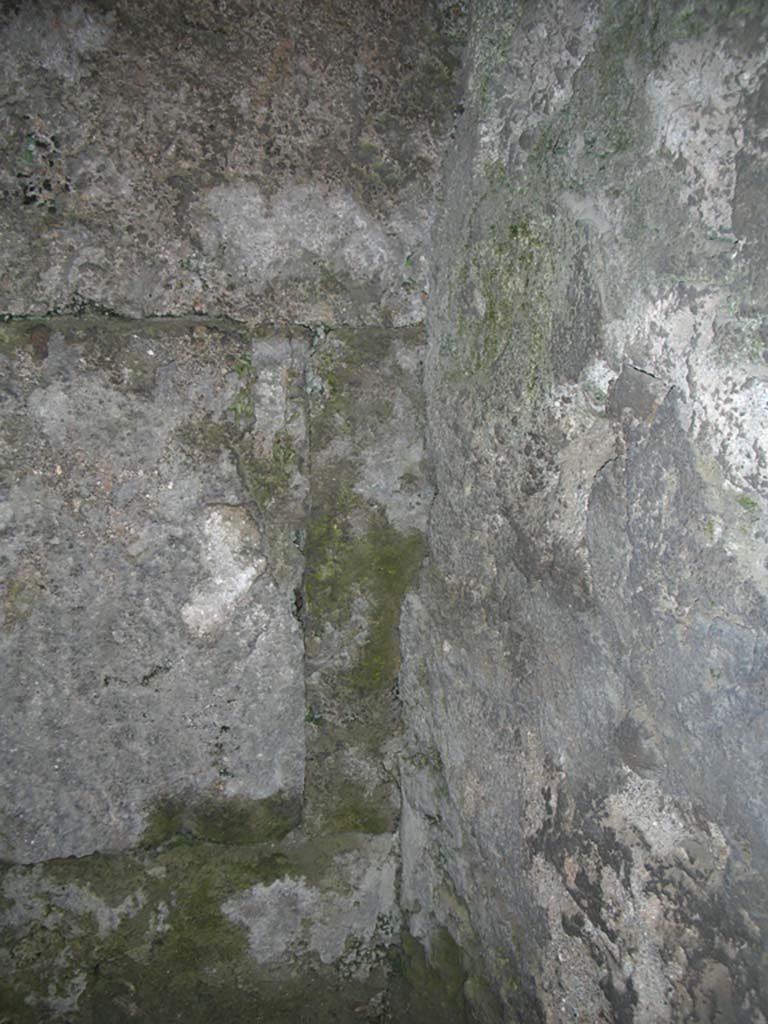 Porta Marina, Pompeii. May 2011. Detail of rear north-east corner of niche. Photo courtesy of Ivo van der Graaff.