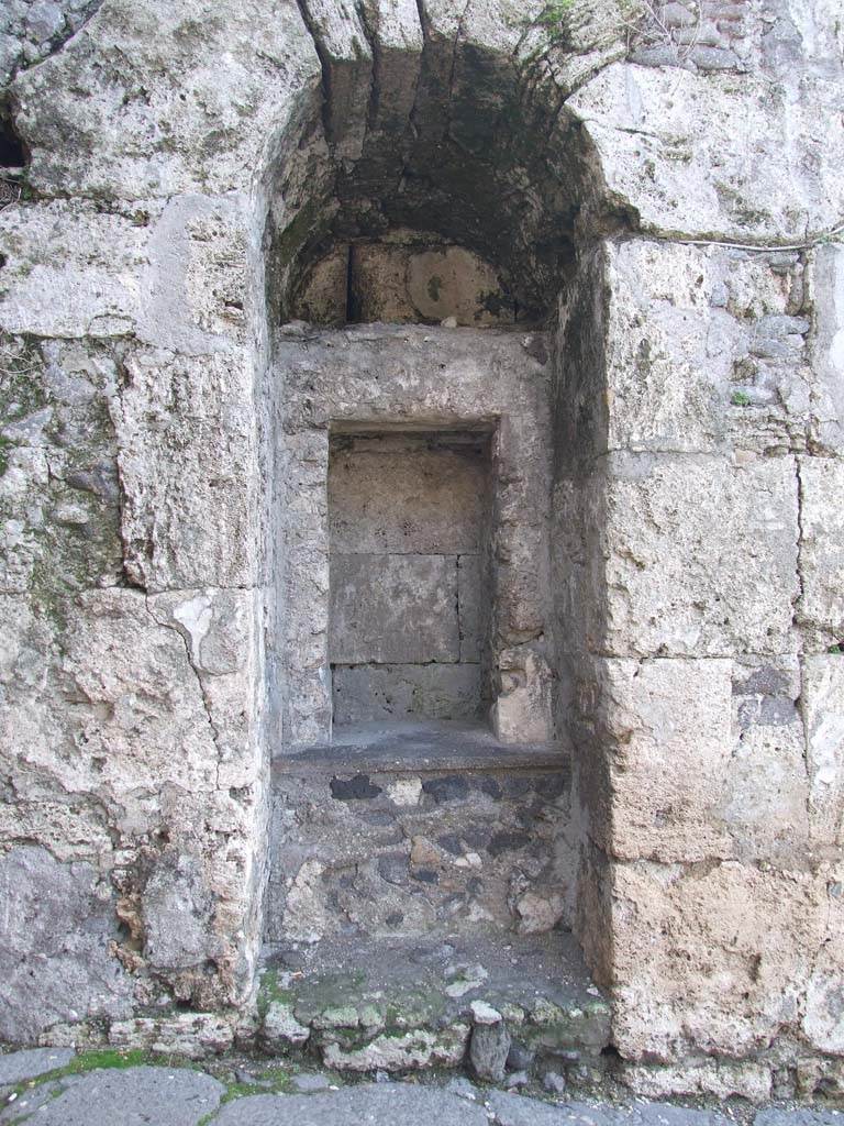 Pompeii Porta Marina. December 2006. South side of gate.
Niche on right hand side where part of a terracotta statue of Minerva was found.
According to Van der Graaff –
“The Porta Marina preserves a large niche embedded in its southern exterior bastion. 
The niche is now devoid of embellishments, but a nineteenth-century print indicates that it once featured a plaster coating similar to the niches of the Porta Stabia.” 
See Van der Graaff, I., 2019. The Fortifications of Pompeii and Ancient Italy. Abingdon, Oxon: Routledge, (p. 209).
