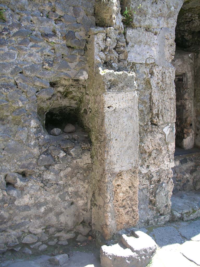 Porta Marina, Pompeii. May 2011. South wall. Photo courtesy of Ivo van der Graaff.

