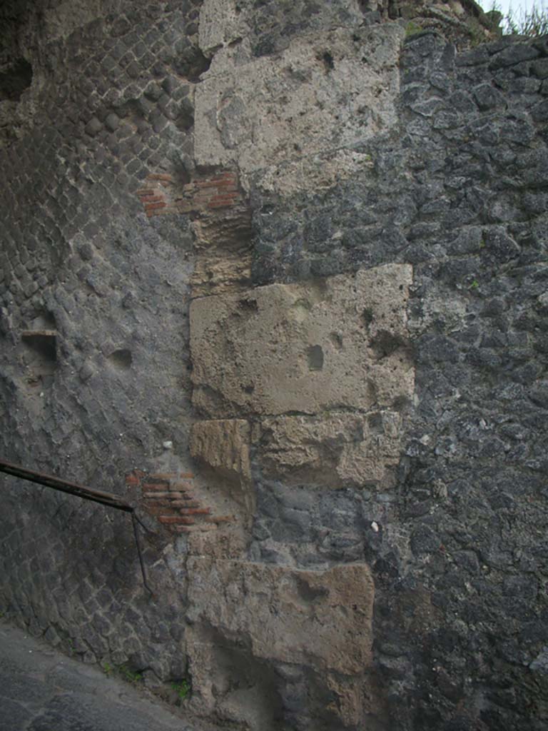 Porta Marina, Pompeii. May 2011. 
Detail from south wall of tunnel for larger goods and animals. Photo courtesy of Ivo van der Graaff.
