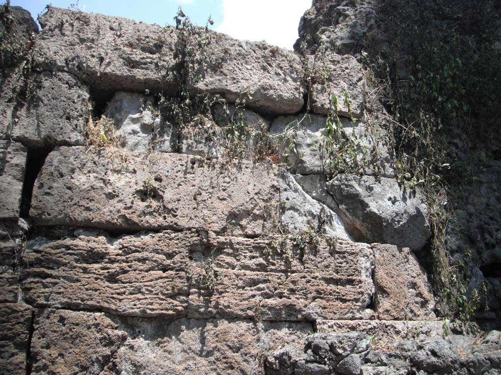 Porta Stabia, Pompeii. May 2011. Detail of south wall on east side. Photo courtesy of Ivo van der Graaff.