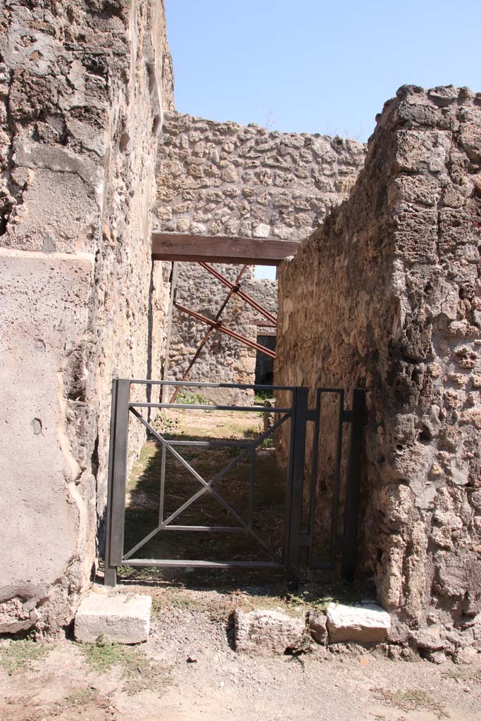 V.2.c Pompeii. September 2021.
Looking east along entrance corridor “a”. Photo courtesy of Klaus Heese.
