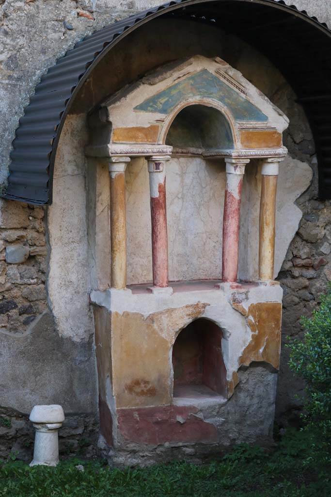 VI.15.8 Pompeii. December 2018. 
Household shrine in the garden. Photo courtesy of Aude Durand.
