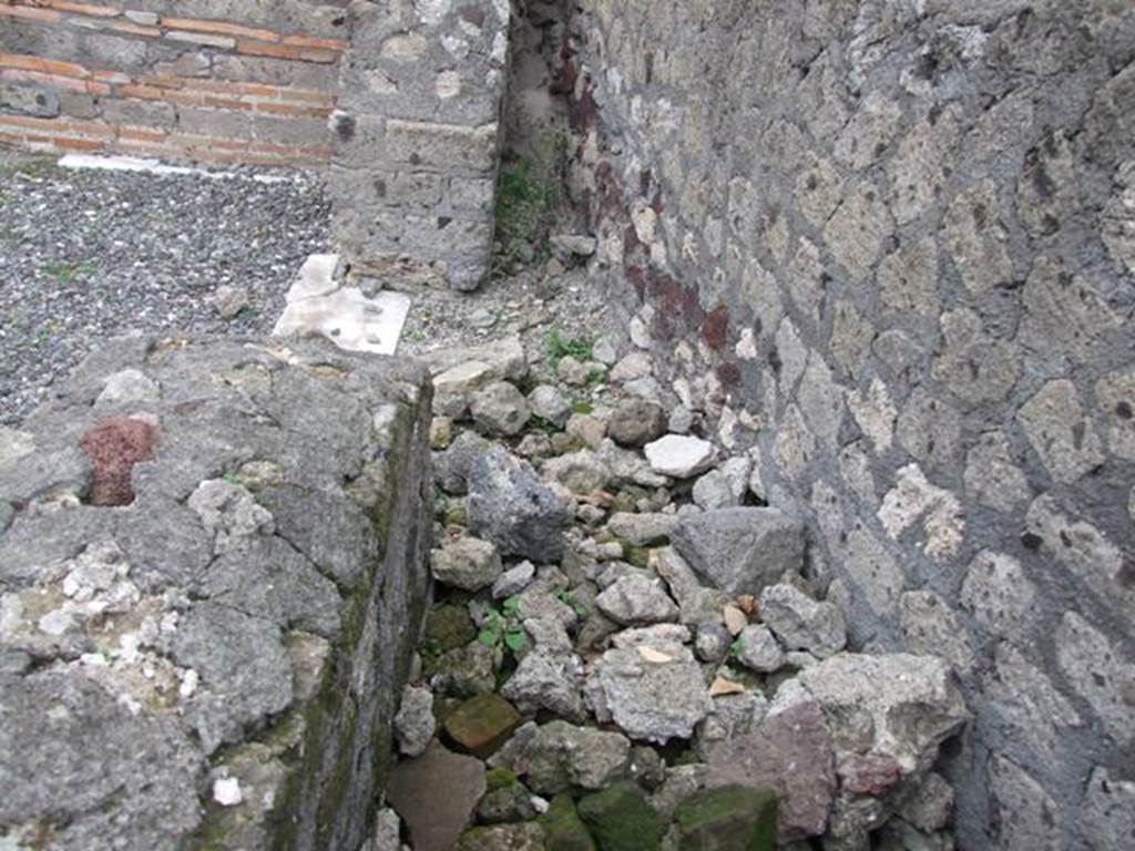 VI.17.10 Pompeii. December 2007.  Remains of sacrarium? or remains of staircase to upper floor?, on north side of entrance. According to Boyce, Fiorelli reported here a shrine, no longer to be seen: “La casa……tiene ai lati della porta un sacrario”.  Fiorelli, Descr., 432.
See Boyce G. K., 1937. Corpus of the Lararia of Pompeii. Rome: MAAR 14. (p.59, no.231) 
See Pappalardo, U., 2001. La Descrizione di Pompei per Giuseppe Fiorelli (1875). Napoli: Massa Editore. (p.159)
