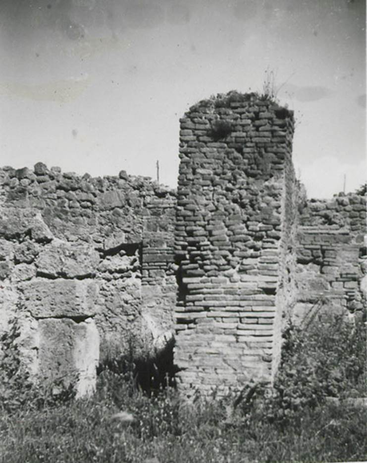 10103-4-warscher-codex-9-640.jpg
I.1.3-4 Pompeii. 1936, taken by Tatiana Warscher. Looking north from entrance room of I.1.3 towards doorway into rear room of I.1.4
See Warscher T., 1936. Codex Topographicus Pompeianus: Regio I.1, I.5, (introduzione C). Rome: DAIR, whose copyright it remains. 

.
