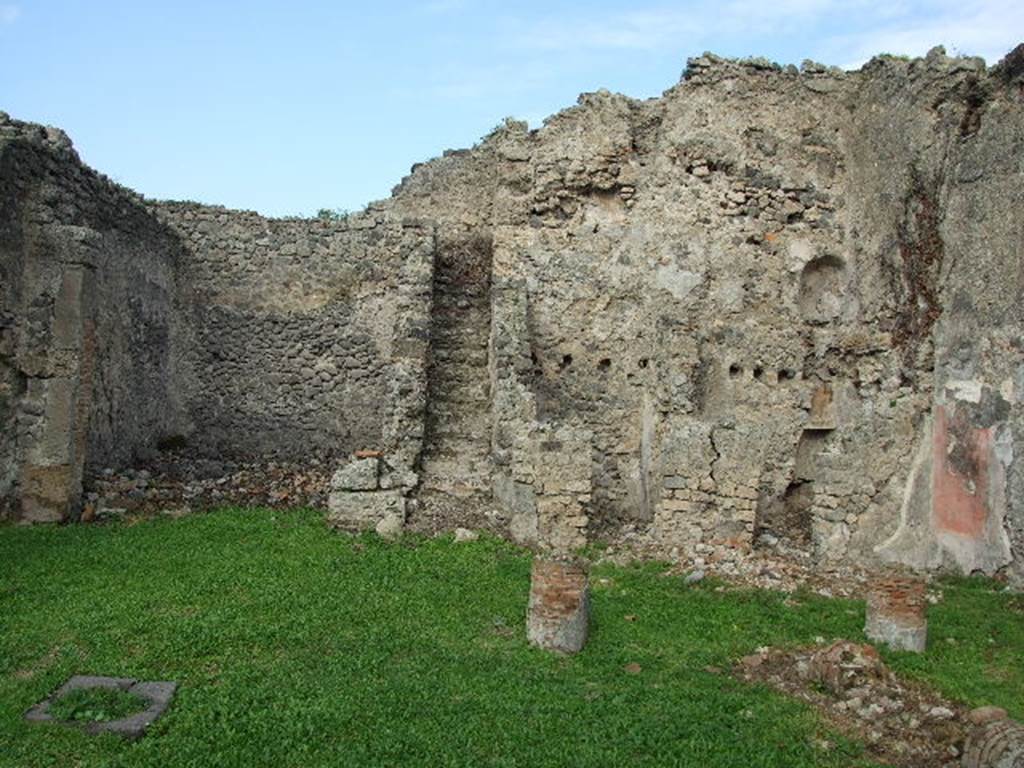 I.2.6 Pompeii.  December 2006..  Exedra, steps, kitchen, storeroom and latrine on north side of peristyle.
