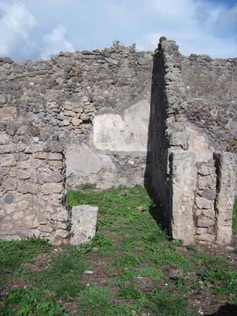 1.2.16 Pompeii. September 2010. Room 3, triclinium, looking east. Doorway into room 3 from east portico. Photo courtesy of Drew Baker.
