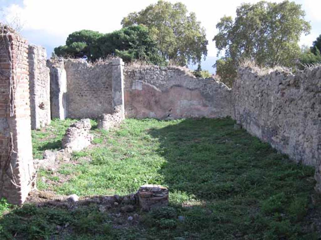 1.2.16 Pompeii. September 2010. Looking south across garden area from north portico. Photo courtesy of Drew Baker.
