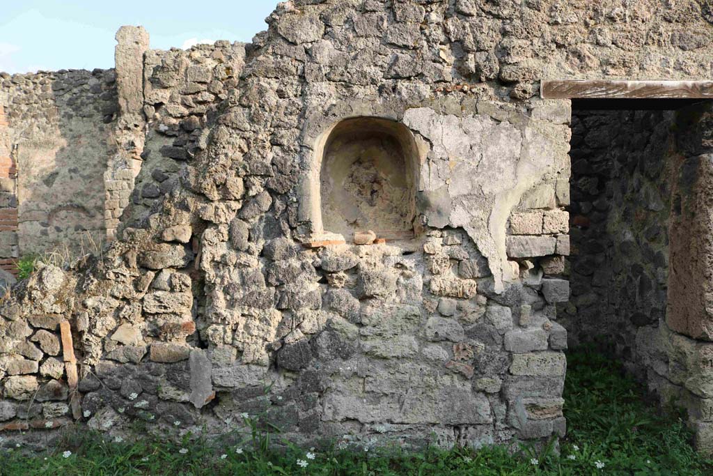 I.2.24 Pompeii. September 2018. 
Looking towards east half of south wall of atrium, with niche. The stairs are behind the wall on the left. Photo courtesy of Aude Durand.
