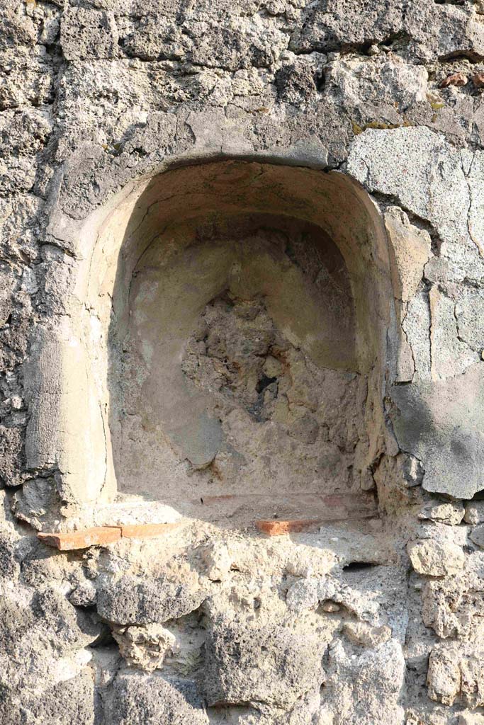 I.2.24 Pompeii. September 2018. Niche on south wall of atrium. Photo courtesy of Aude Durand.