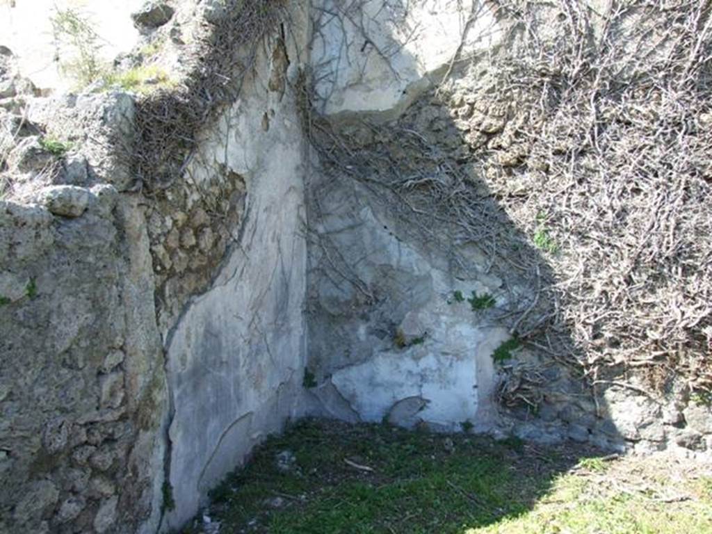 1.3.3 Pompeii.  March 2009. Triclinium on East end of north side of Peristyle area.   North west corner.