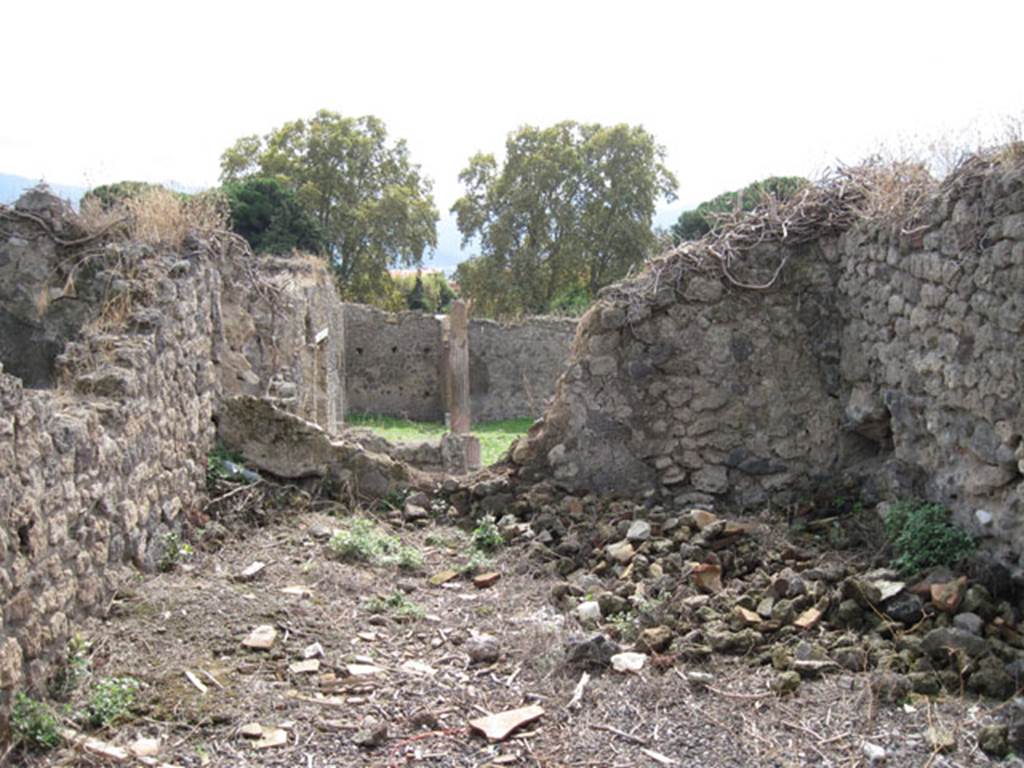 I.3.8b Pompeii. September 2010. South wall of kitchen. Photo courtesy of Drew Baker.
