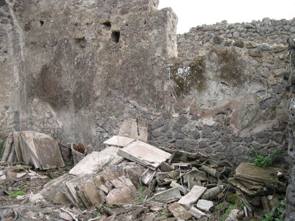 I.3.29 Pompeii. September 2010. South wall of room 6, the triclinium on south side of fauces.  Photo courtesy of Drew Baker.
