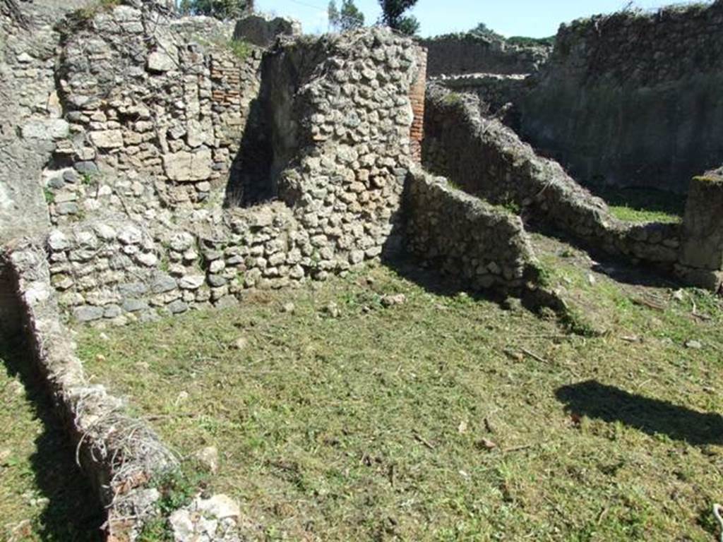 I.3.30 Pompeii.  March 2009. Peristyle Garden, east side, and room 9, on right.