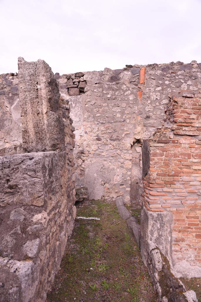 I.4.9 Pompeii. October 2019. Corridor i, looking towards east end of corridor, from atrium.
Foto Tobias Busen, ERC Grant 681269 DCOR.
